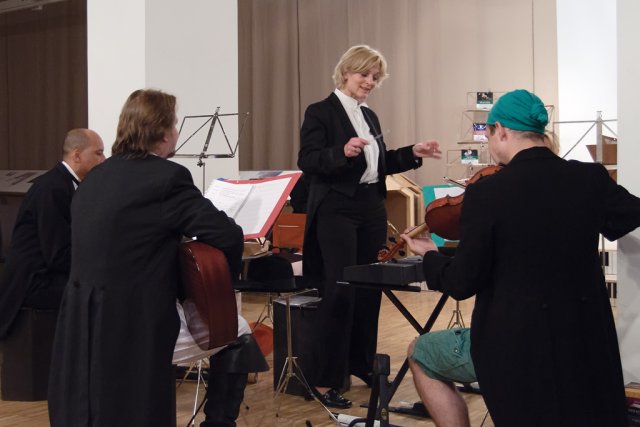 Kováts Kriszta és a zenekar (fotó: Baky Dániel) Kováts Kriszta és a színészzenekar